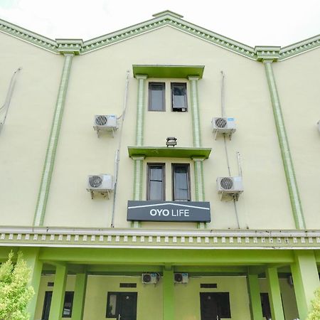 Oyo Life 2508 Alba Suites Homestay Syariah Tulungagung Eksteriør bilde