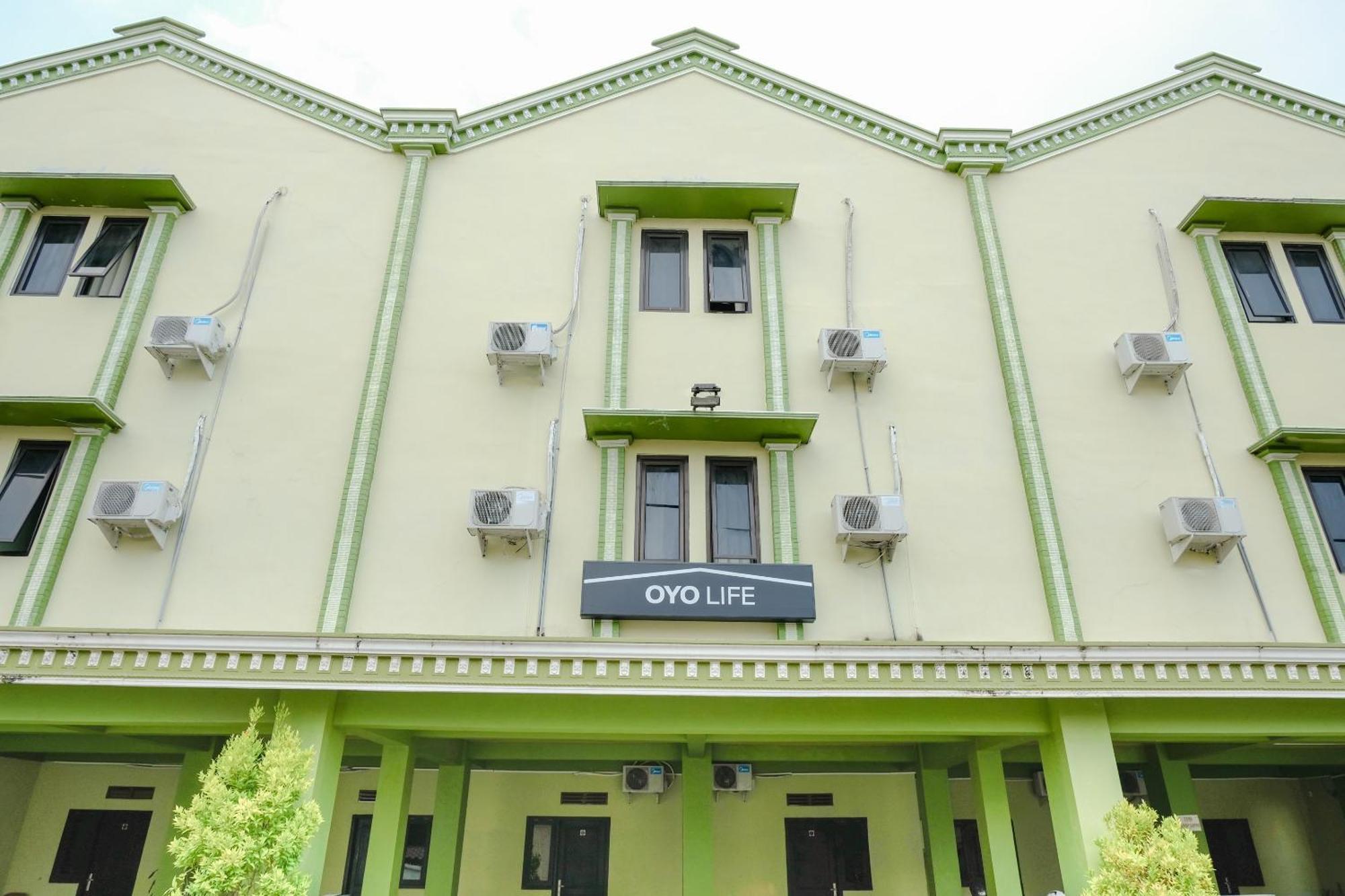 Oyo Life 2508 Alba Suites Homestay Syariah Tulungagung Eksteriør bilde